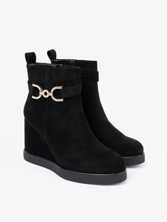Botine negre din imitație de zăms cu cataramă elegantă