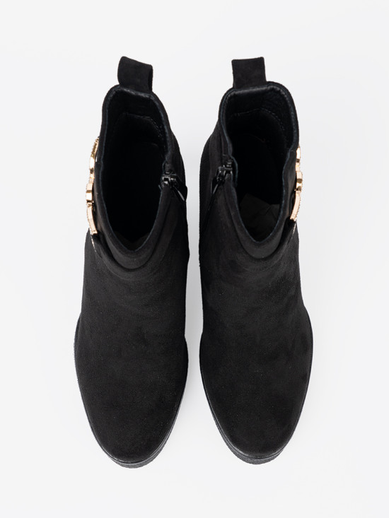 Botine negre din imitație de zăms cu cataramă elegantă