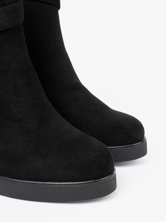 Botine negre din imitație de zăms cu cataramă elegantă