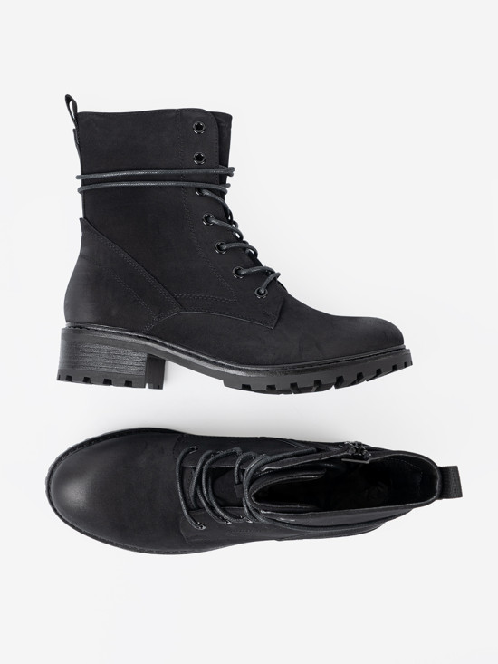 Botine negre la modă cu șnur decorativ