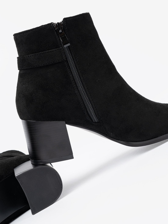 Botine negre elegante cu detalii rafinate