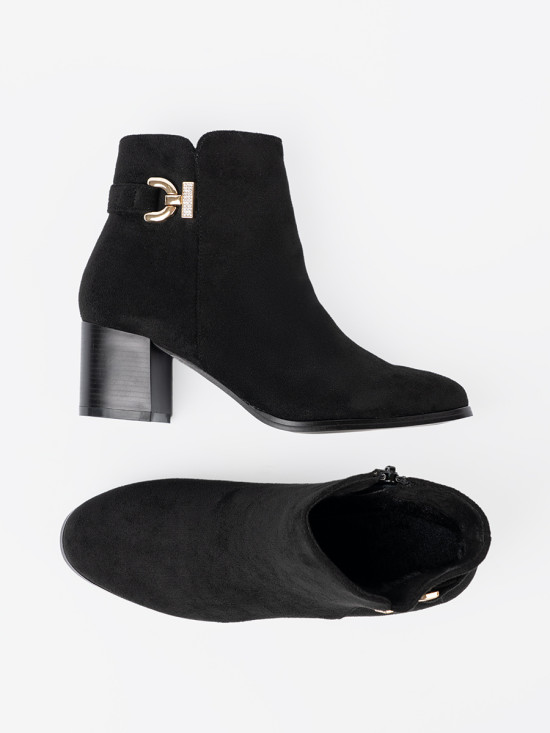 Botine negre elegante cu detalii rafinate