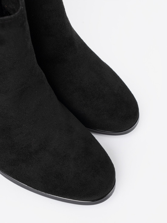 Botine negre elegante cu detalii rafinate