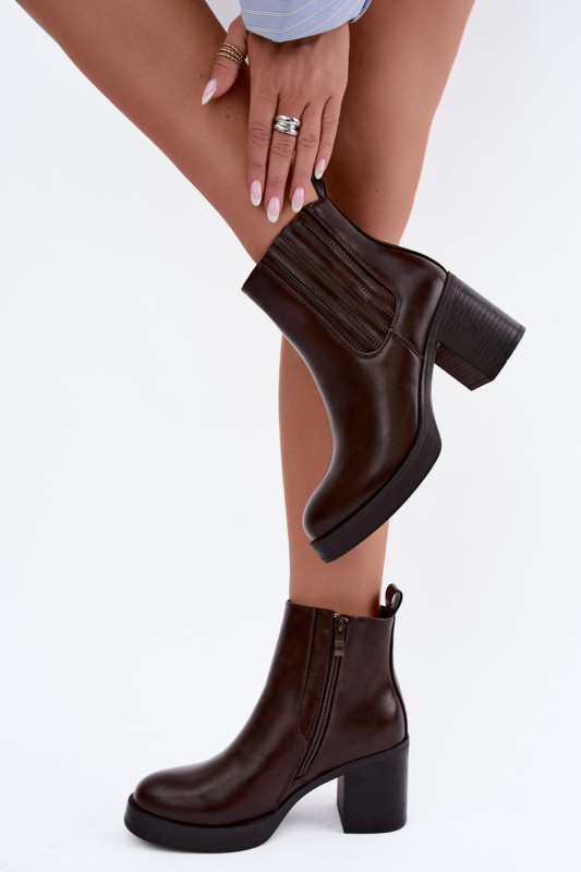 Ghete scurte îmblănite cu toc gros, maro
