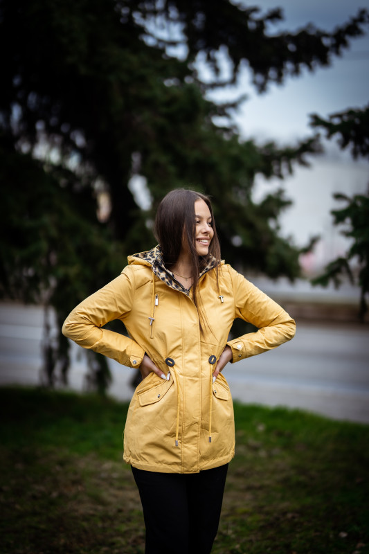 Parka reversibilă galbenă cu model leopard