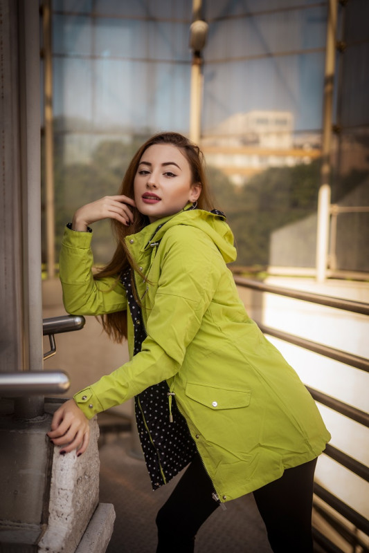 Parka verde deschis cu buline