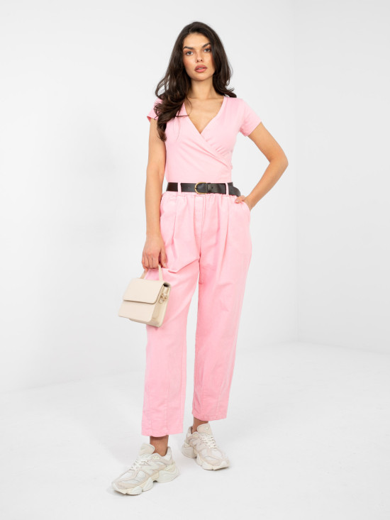 Tricou roz cu decolteu petrecut