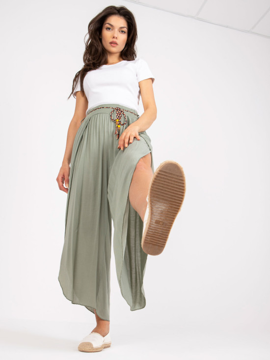 Pantaloni khaki stilati cu talie înaltă