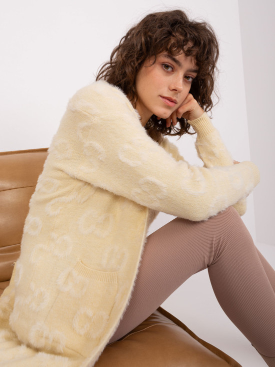 Cardigan bej deschis din tricot