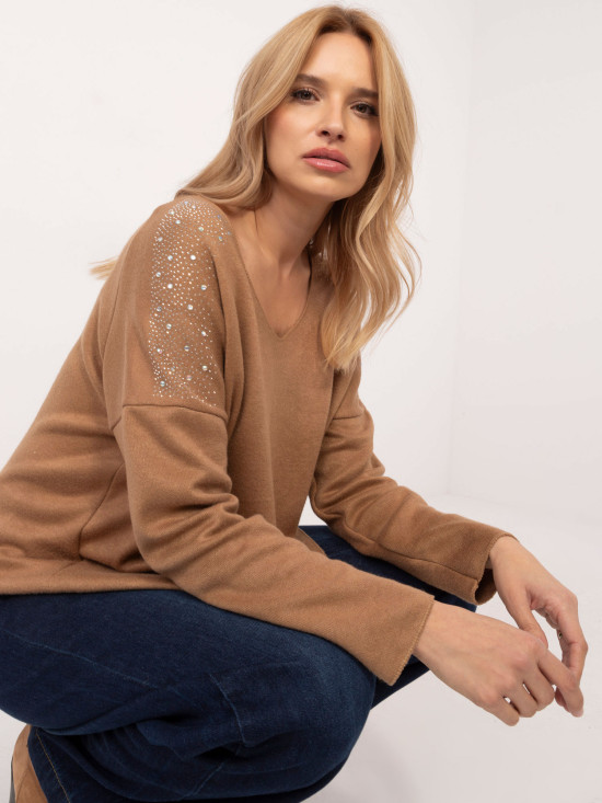 Pulover elegant cu aplicație