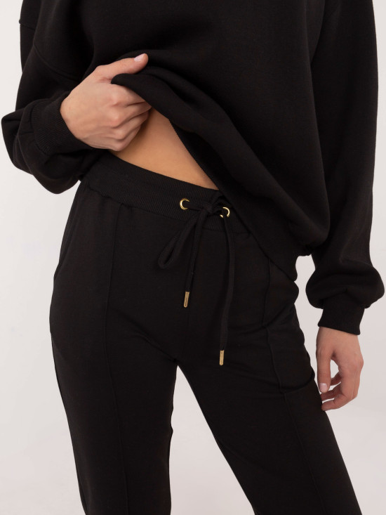 Pantaloni sportivi negri eleganți