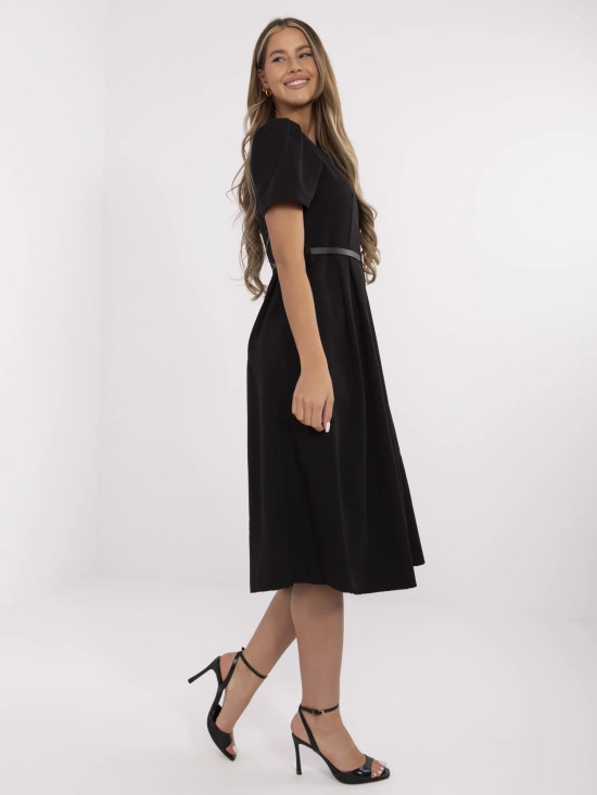 Rochie elegantă neagră evazată