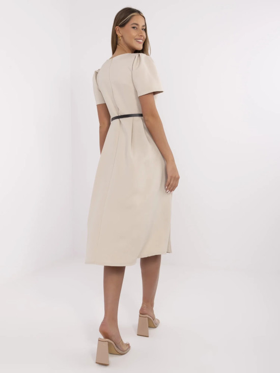 Rochie elegantă bej cu fustă evazată