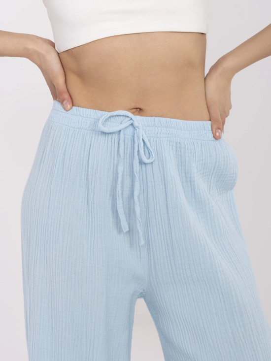 Pantaloni albaștri stilati