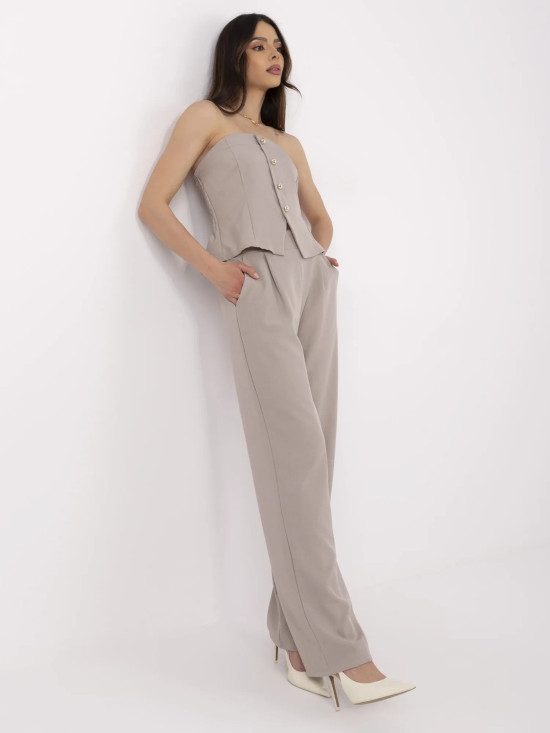 Compleu elegant în culoare bej