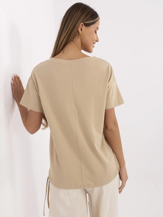 Tricou stilat cu aplicație