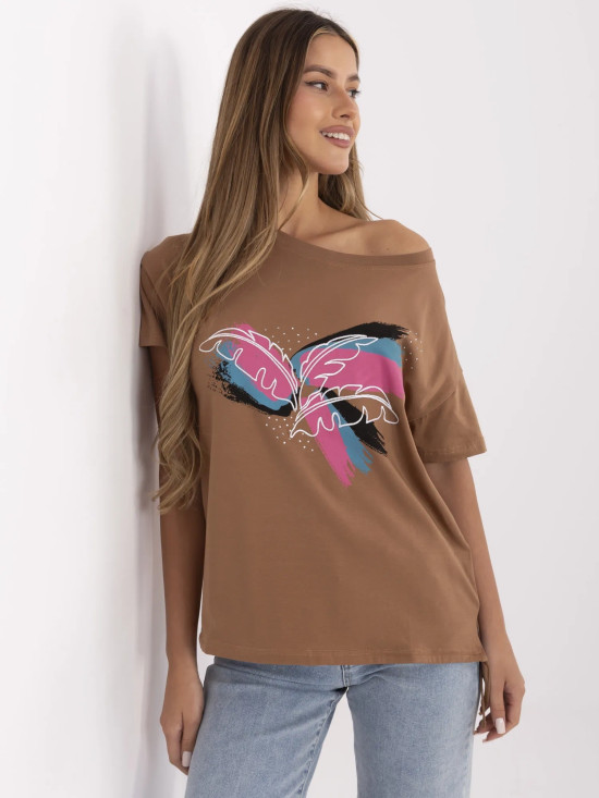 Tricou stilat cu aplicație în bej