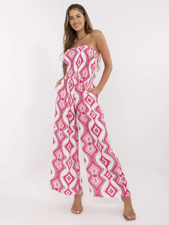 Salopetă alb-roz cu model geometric