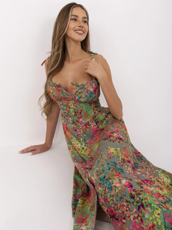 Rochie midi cu flori și croi evazat