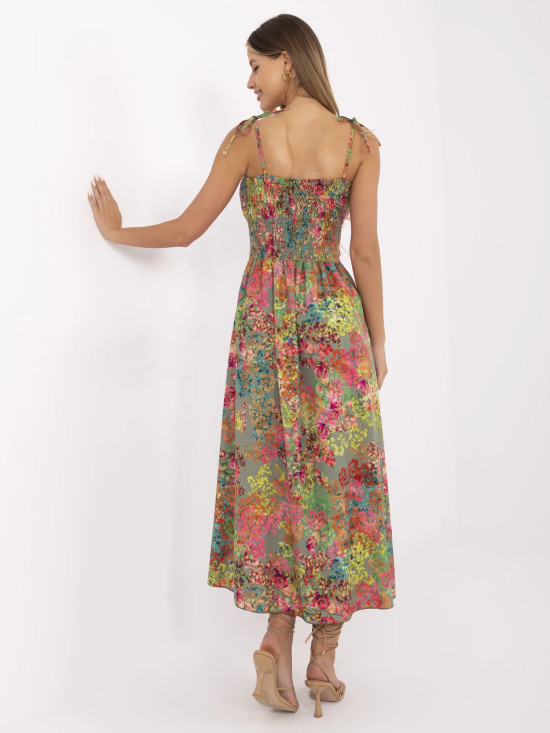 Rochie midi cu flori și croi evazat