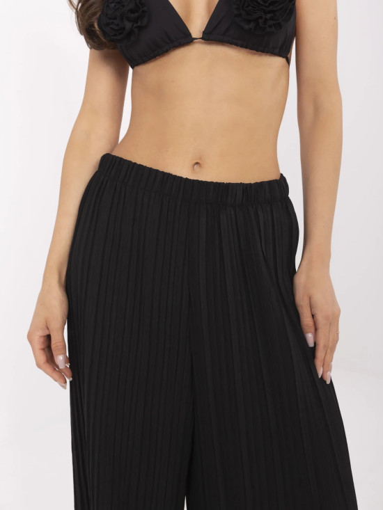Pantaloni negri stilati