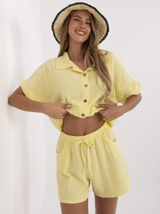 Shorts stilati de culoare galben deschis