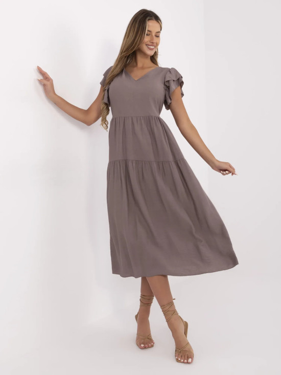 Rochie bej cu fustă evazată și decolteu în V