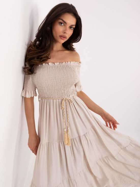 Rochie bej cu fustă evazată