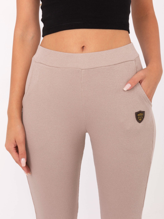 Pantaloni de trening bej cu model reiat