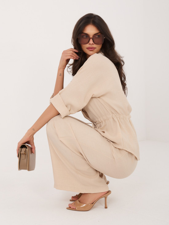 Set bej cu cămașă și pantaloni largi