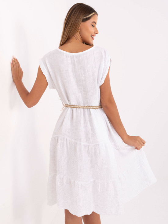 Rochie albă de vară cu curea și volane