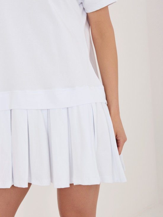 Rochie mini albă evazată cu mânecă scurtă