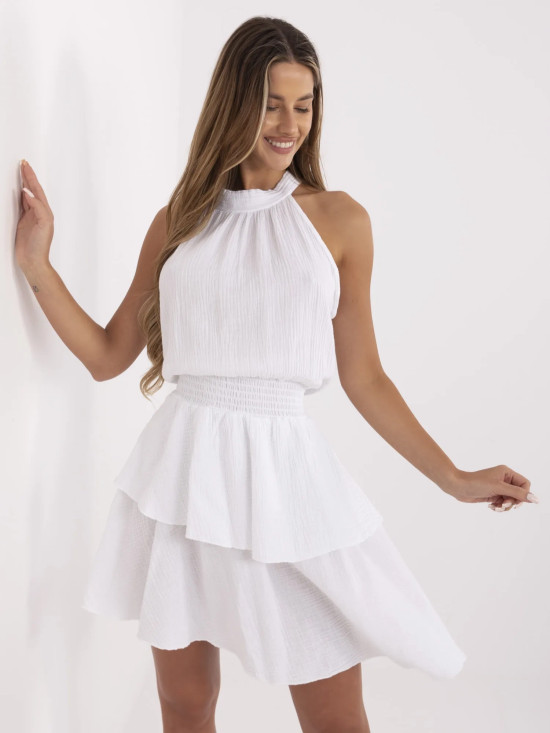 Rochie albă evazată cu volan