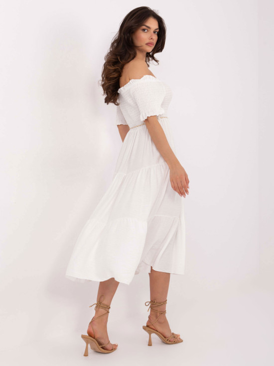 Rochie albă evazată cu curea