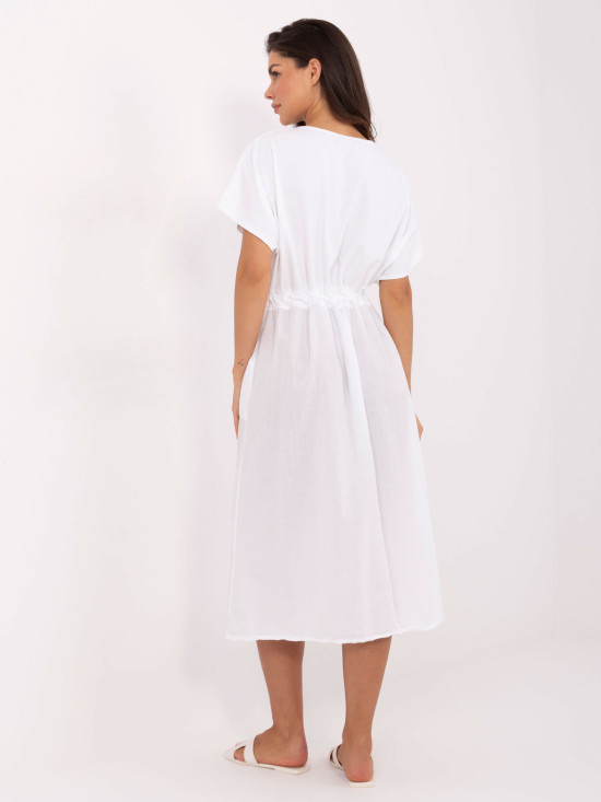 Rochie albă evazată cu mânecă scurtă