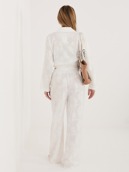 Set alb cămașă și pantaloni cu guler