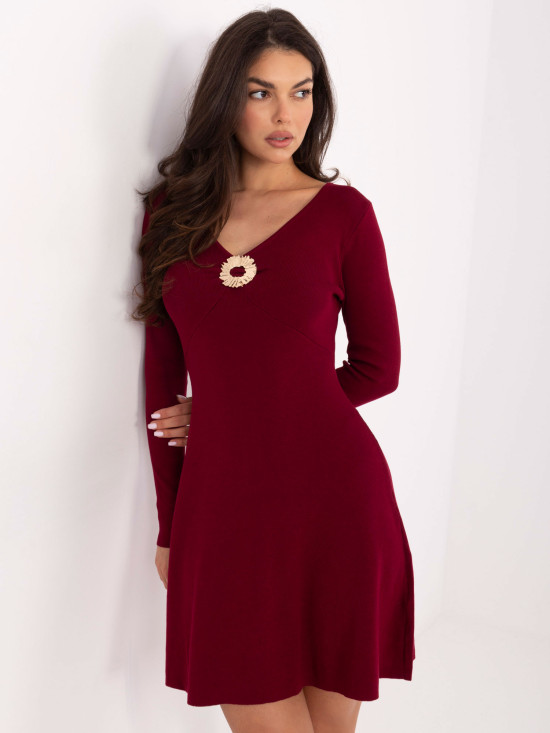 Rochie mini tricotată bordo, cu decolteu în V și textură reiată