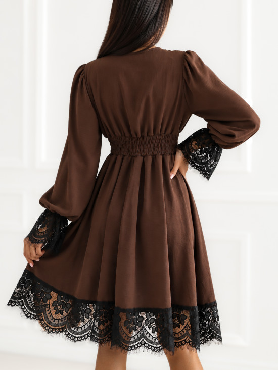 Rochie maro evazată cu dantelă și căptușeală