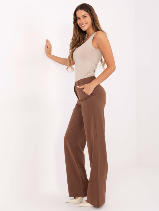 Pantaloni eleganți maro din material cu croială largă