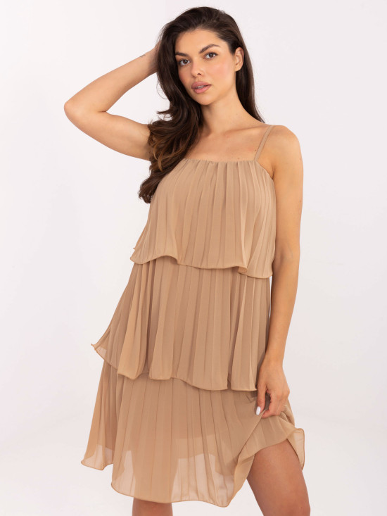 Rochie elegantă de cocktail în culoarea camel