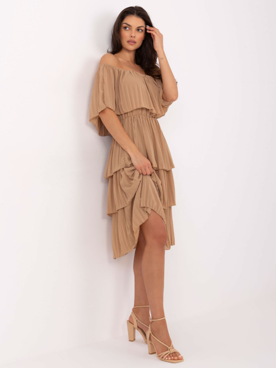 Rochie elegantă evazată în culoarea camel