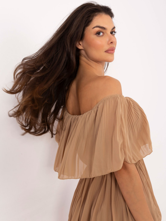 Rochie elegantă evazată în culoarea camel