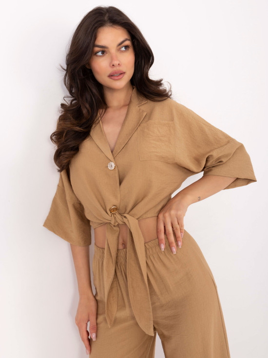 Compleu elegant în culoarea camel