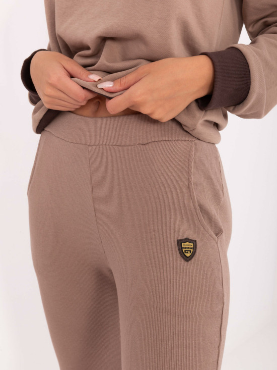 Pantaloni de trening bej din bumbac cu material reiat
