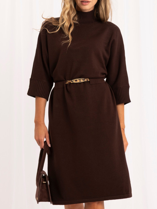 Rochie tricotată oversize maro cu curea și guler înalt