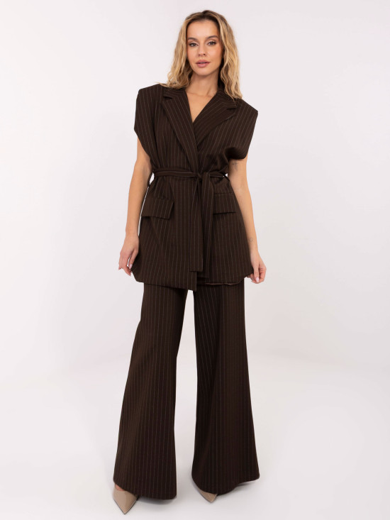 Vestă elegantă maro cu dungi și curea