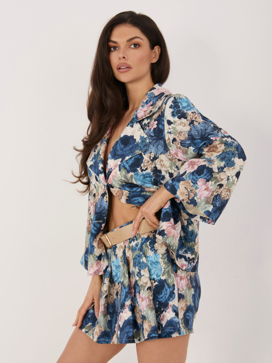 Pantaloni scurți bleumarin cu imprimeu floral, croială largă și curea