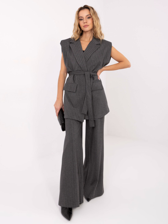 Vestă elegantă gri cu dungi și curea