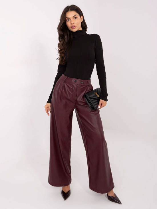 Bluză neagră reiată cu guler înalt