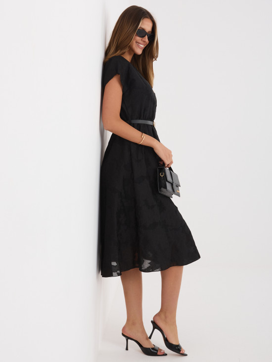 Rochie midi neagră evazată cu curea